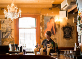 Hotels & Bars