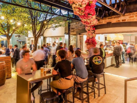 THIS FAMILY-OWNED PUB IS A CORNERSTONE OF THE LOCAL COMMUNITY